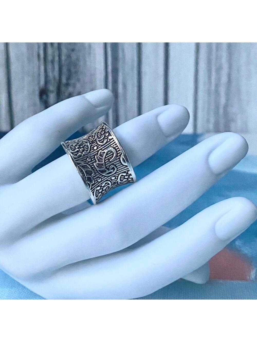 Vintage Chunky Ornate Silver Ring Detailed Scrollwork 9.5